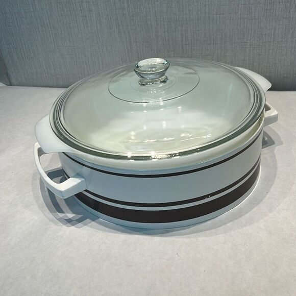 Anchor Hocking Fire-King 2 Qt Casserole Dish w/Lid Metal Tray Holder Vtg White - Picture 11 of 11